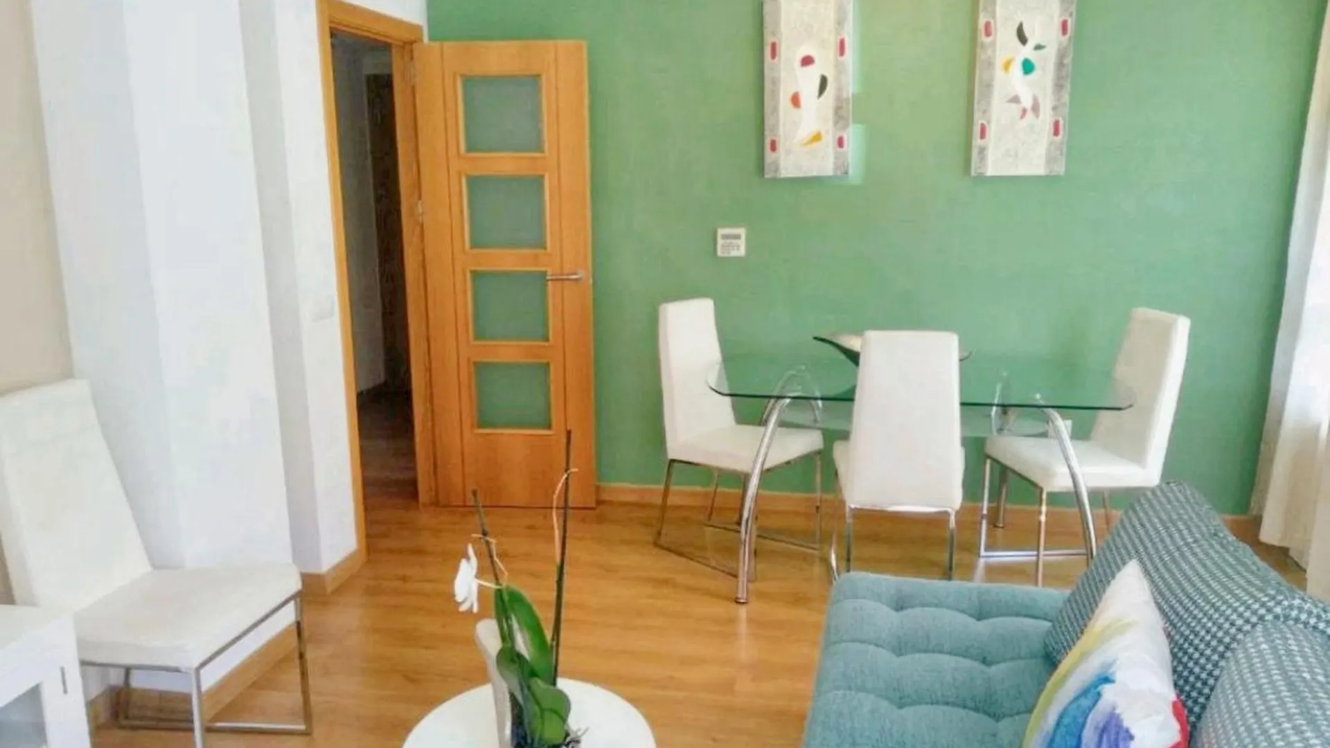 Modern Apartment Malaga 80 M² + Balcony 0*,