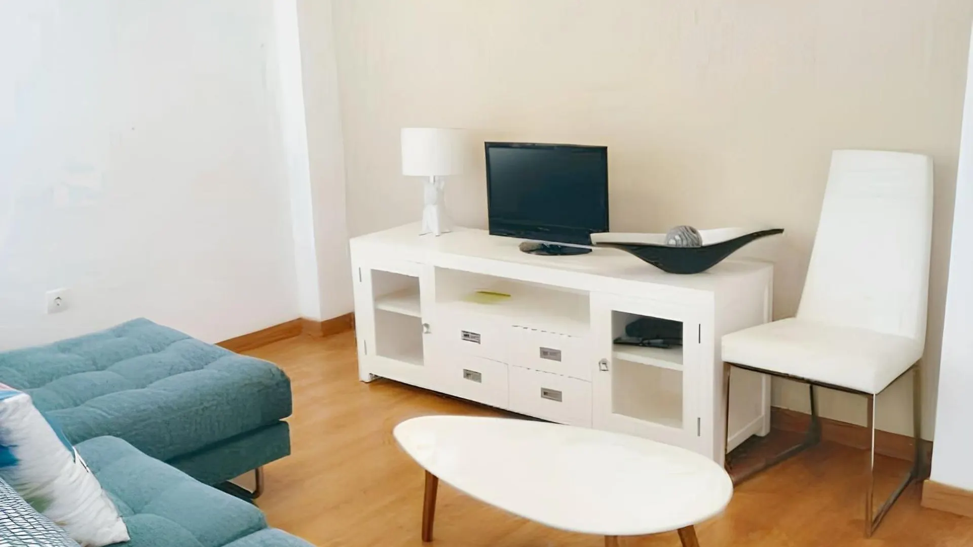 Modern Apartment Malaga 80 M² + Balcony