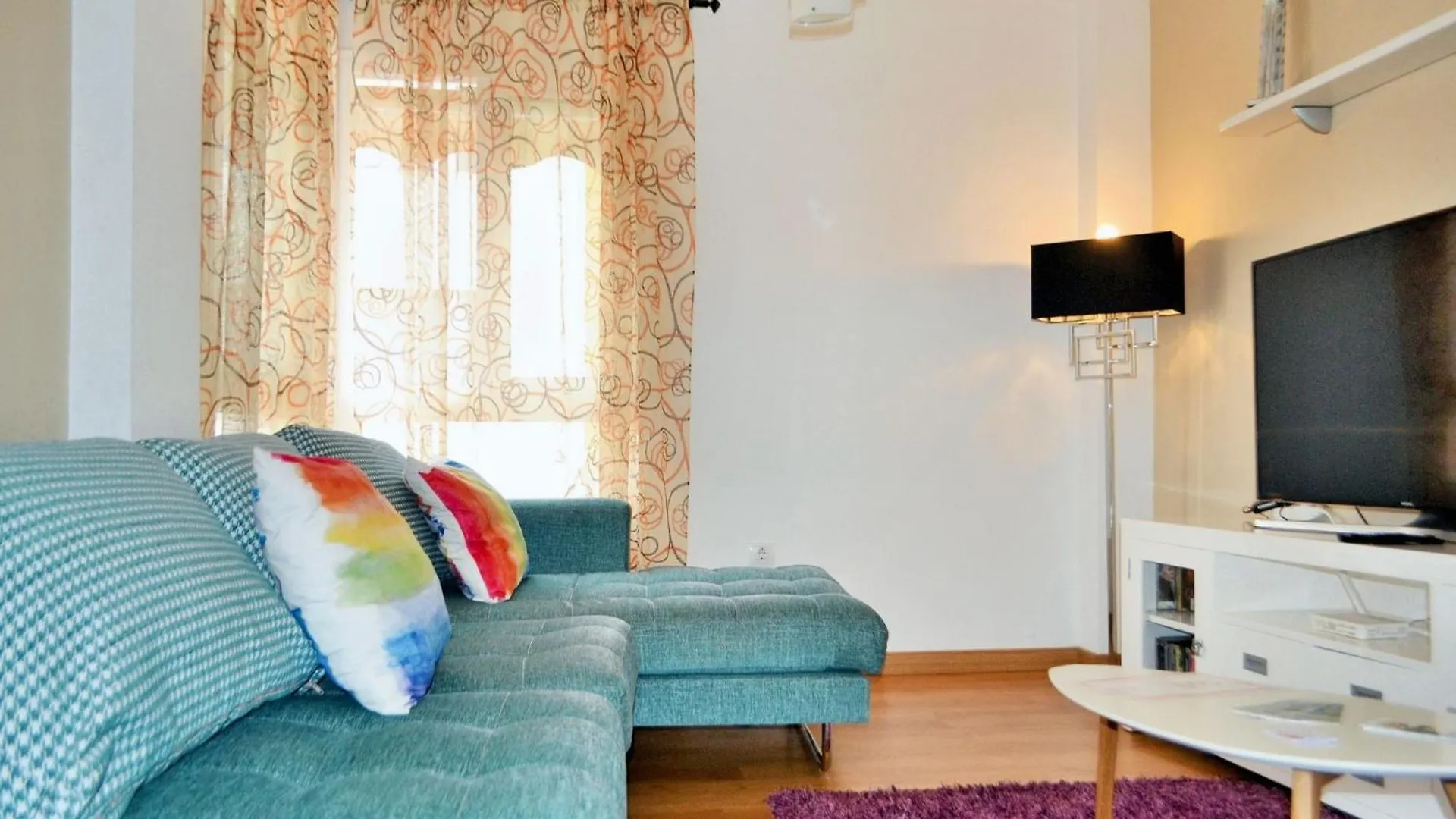 Modern Apartment Malaga 80 M² + Balcony