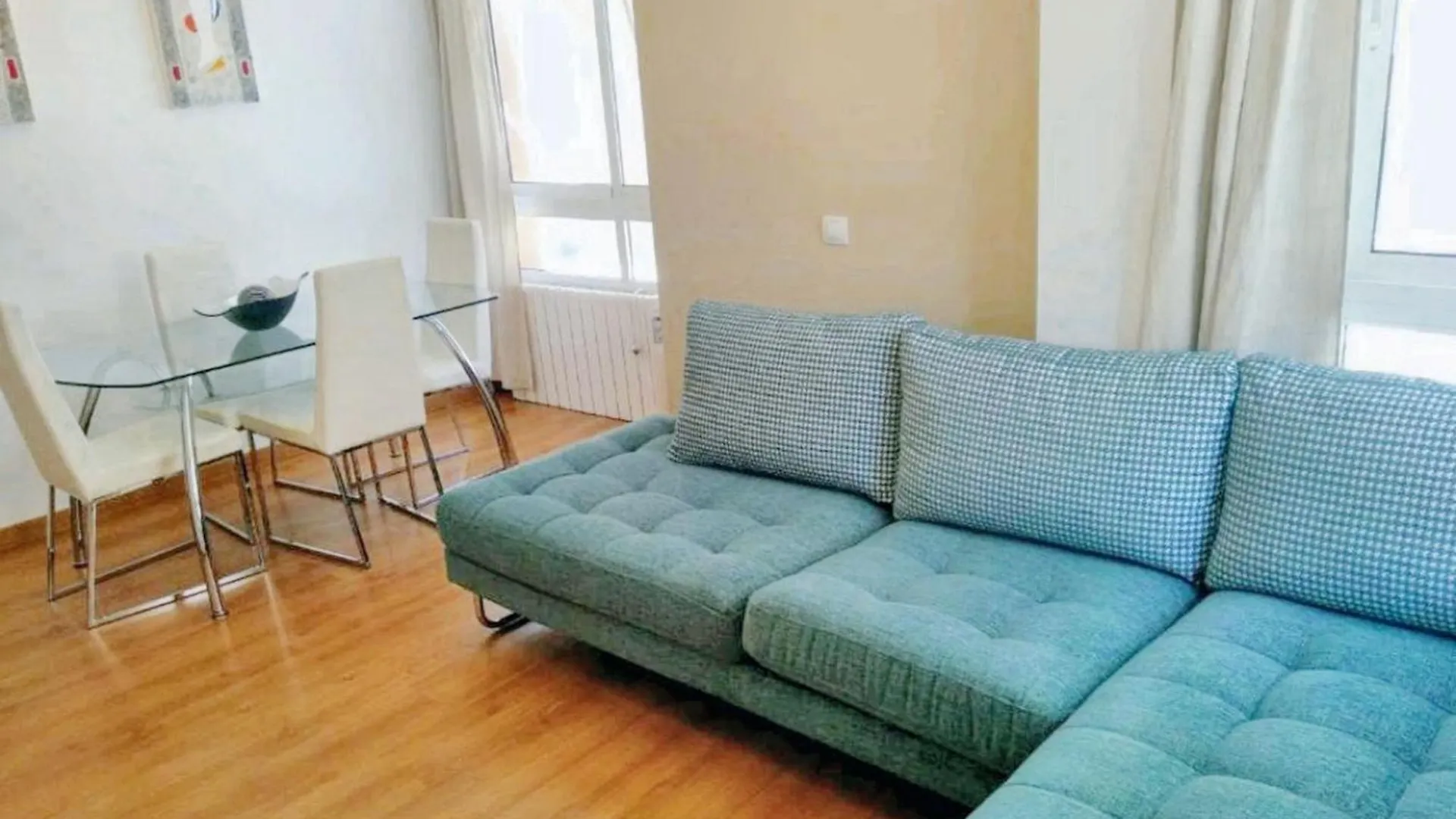 Modern Apartment Malaga 80 M² + Balcony